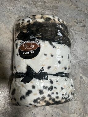 NWT Minky Couture Appaloosa Blanket